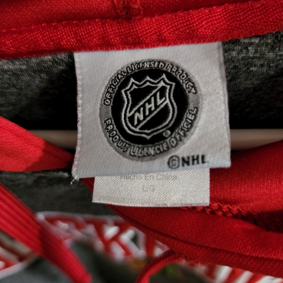 NHL Chicago Blackhawks Sweatshirt - Picture 2 of 3